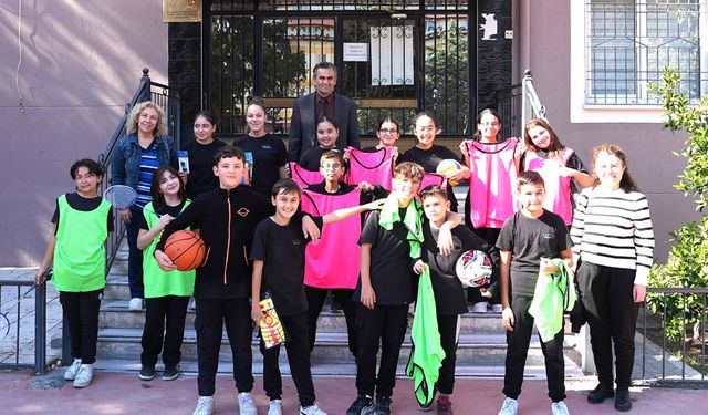 ÖĞRENCİLERE ÇEVRE BİLİNCİ AŞILANIYOR