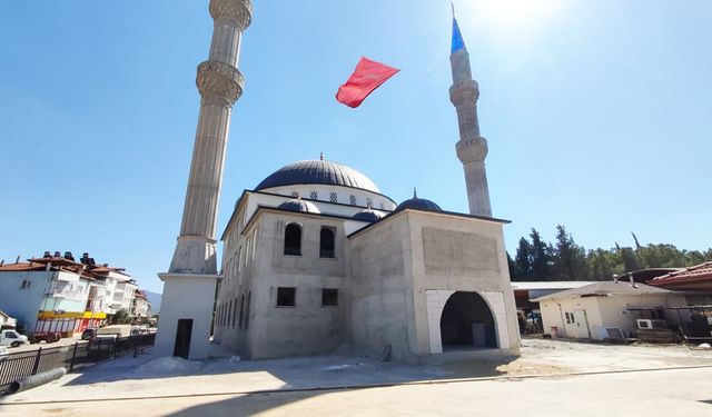 BEYAĞAÇ’TA ÇARŞI CAMİİ YÜKSELİYOR