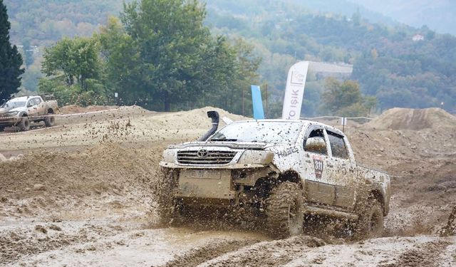 BABADAĞ’DA OFF-ROAD GÖSTERİLERİ NEFES KESTİ