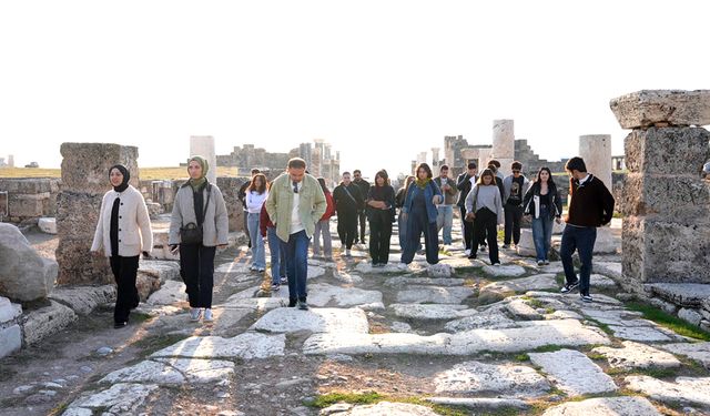 GENÇLER TURİSTİK ALANLARI KEŞFEDİYOR