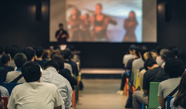 BEYAZ PERDE AÇILIYOR