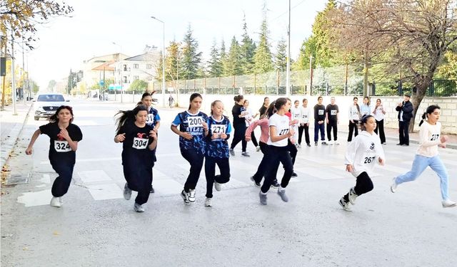 ÇİVRİL’DE KROS HEYECANI