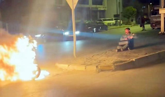 ÇALIŞMAYAN MOTORUNU BENZİN DÖKÜP YAKTI