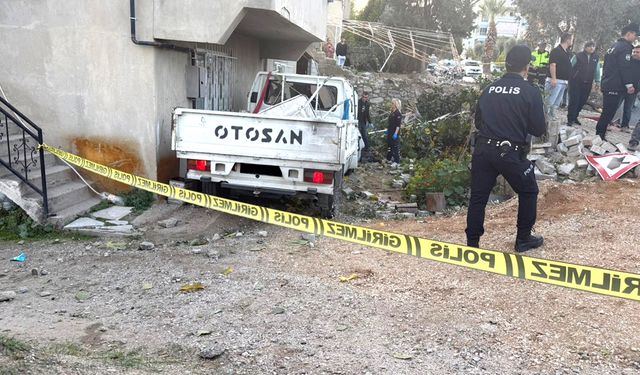 BULDAN’DA KAMYONET KAZASI: 1 ÖLÜ 2 YARALI