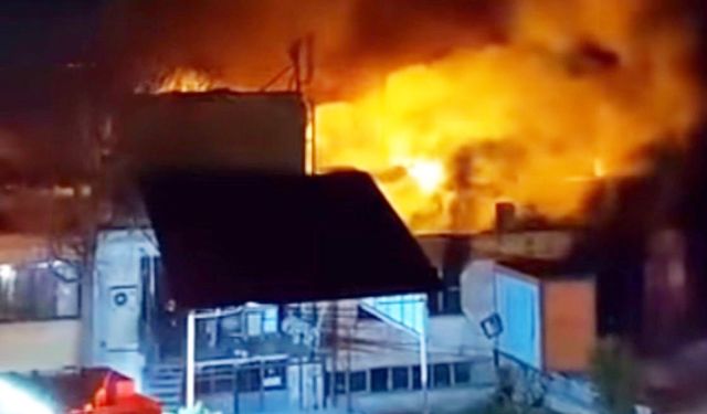 30 İŞYERİNİN BULUNDUĞU ESKİ EMSAN YERLEŞKESİNDE YANGIN ÇIKTI