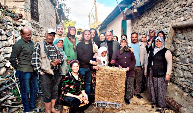 MISIR KAPÇIĞI HASIR DOKUMA