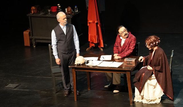 TÜRK TİYATROSUNUN BELLEĞİ BÜYÜKŞEHİR SAHNESİNDE