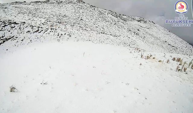 KAYAK MERKEZİ BEYAZA BÜRÜNDÜ