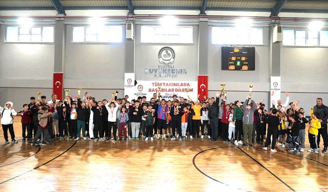 BÜYÜKŞEHİR GENÇLERİ SPORLA BULUŞTURDU