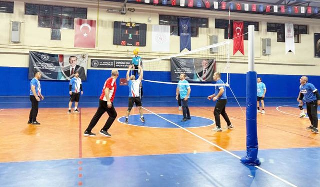 ÇAL’DA VOLEYBOL HEYECANI