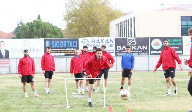 YEŞİL ÇİVRİL BELEDİYESPOR ZİRVE TAKİBİNDE
