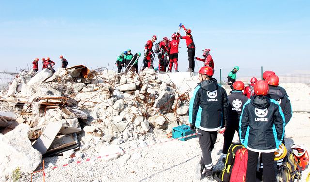 DEPREM TATBİKATI GERÇEĞİ ARATMADI