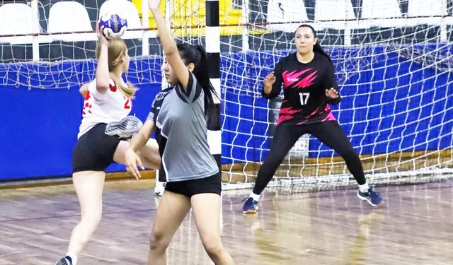 HENTBOL HEYECANI BAŞLADI