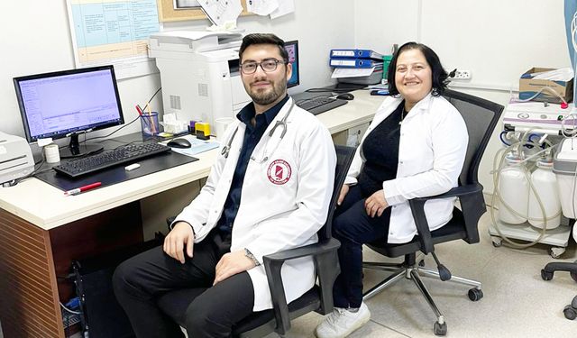 ANNE-OĞUL BİRLİKTE HASTALARA ŞİFA OLUYOR