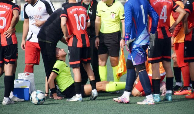 HAKEMİN NEFESİ KESİLDİ MAÇ 3 DAKİKA DURDU