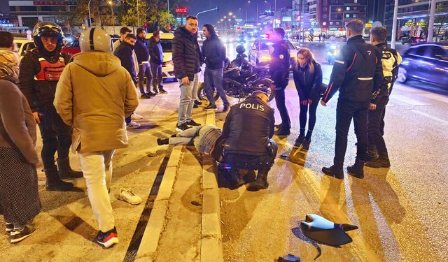 KONTROLDEN ÇIKTI, YÖN TABELASINA ÇARPTI