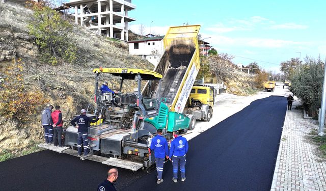 NAMIK KEMAL CADDESİ’NDE SICAK ASFALT ÇALIŞMASI