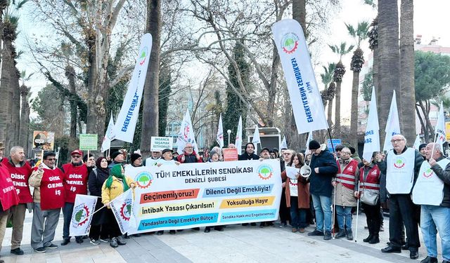 EMEKLİLER HAKKINI ARIYOR