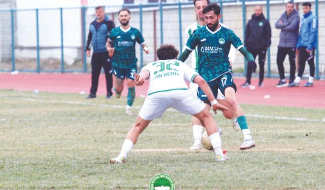 EVİNDE LİDERİ DEVİRDİ, ZİRVEYE ORTAK OLDU