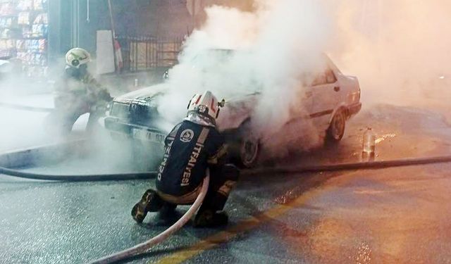OTOMOBİL ALEVLERE TESLİM OLDU