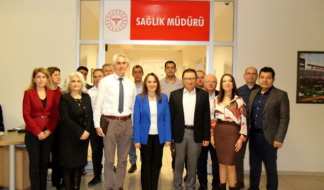 BAŞHEKİMLER HAMDİ TOPÇU VE TANER MUTLU’YA PLAKETLİ UĞURLAMA