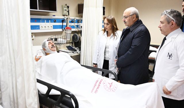 VALİ KÖŞGER, YARALILARI HASTANEDE ZİYARET ETTİ