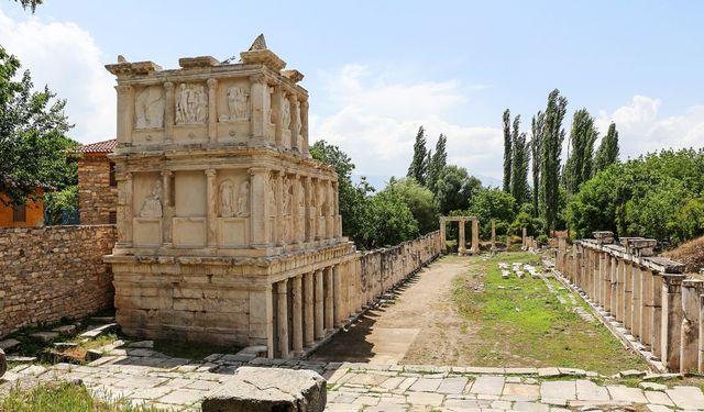 EFES VE APHRODİSİAS KAZILARI PAÜ’LÜ AKADEMİSYENLERDE