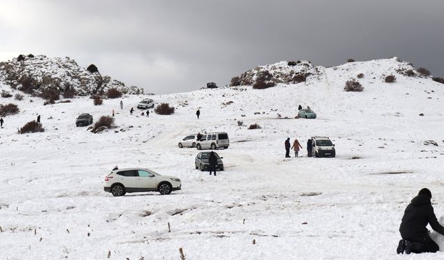 DENİZLİ NİKFER KAYAK MERKEZİ'NDE KAR YOK AMA EĞLENCE VAR