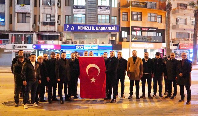 ANAHTAR PARTİ’YE DEV TÜRK BAYRAĞI