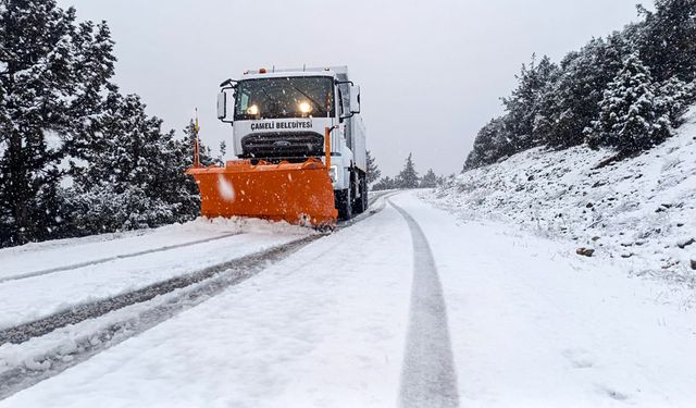 ÇAMELİ’DE KAR KALINLIĞI 25 SANTİMETREYİ GEÇTİ