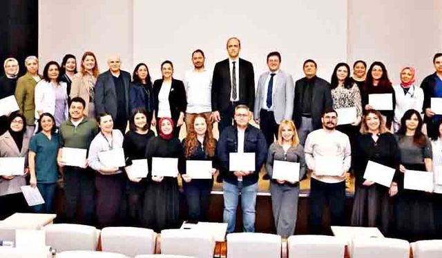 YOĞUN BAKIM HEMŞİRELERİ SERTİFİKALARINI ALDI