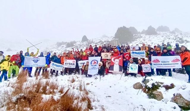 KAZIKBELİ SAVAŞI ANISINA HONAZ ZİRVESİNE TIRMANDILAR