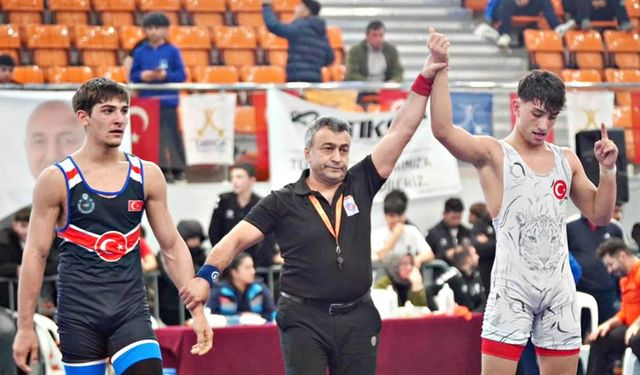 DENİZLİLİ GÜREŞÇİ ORHAN EYMEN TAŞÇI TÜRKİYE ŞAMPİYONU