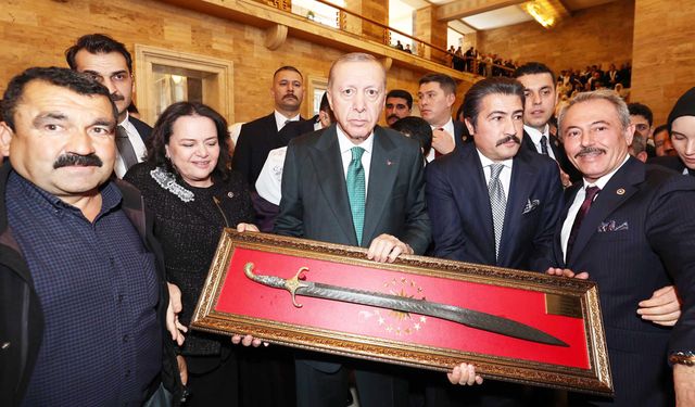 SERİNHİSAR’DAN CUMHURBAŞKANI ERDOĞAN’A YATAĞAN KILICI
