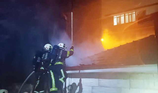 FATİH’TE KORKUTAN YANGIN