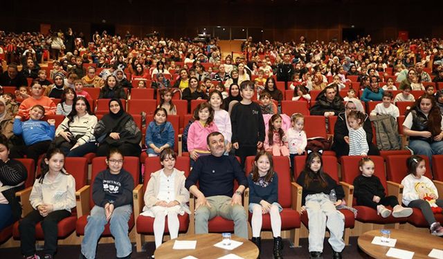 MİNİKLERİN SİNEMA KEYFİ