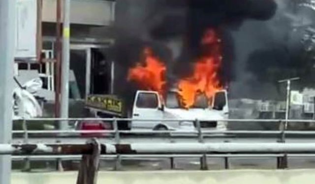 PARK HALİNDEKİ ARAÇ  ALEV ALEV YANDI