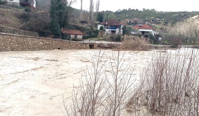 SEL İLÇELERİ VURDU