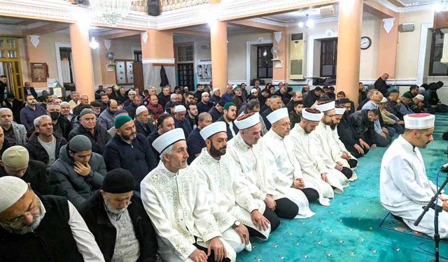 ASIRLIK TERAVİH GELENEĞİ YAŞATILIYOR