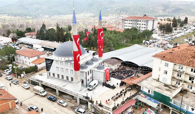 BEYAĞAÇ ÇARŞI CAMİİ İBADETE AÇILDI
