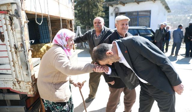 ÇAVUŞOĞLU ACIPAYAM’DA VATANDAŞLARLA BULUŞTU