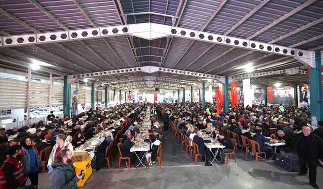 MERKEZEFENDİ BELEDİYESİ’NİN BEREKET SOFRASI İLBADE’DE KURULDU