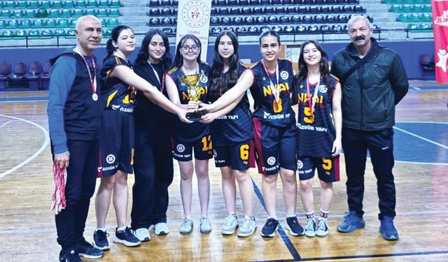 GENÇLER POTADA NEFES KESTİ