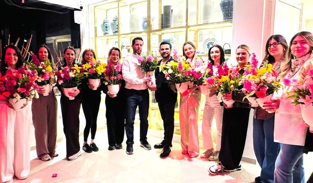 ÇİÇEKLER SANATA DÖNÜŞTÜ