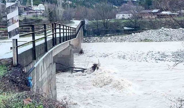 SARIKAVAK KÖPRÜSÜ YENİLENİYOR