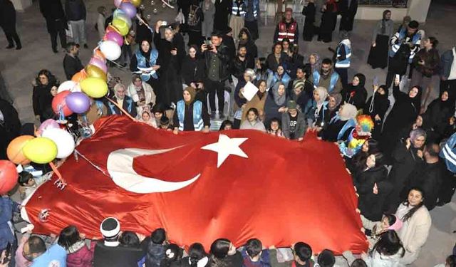 CAMİ AVLUSUNDA ÇOCUK ŞENLİĞİ