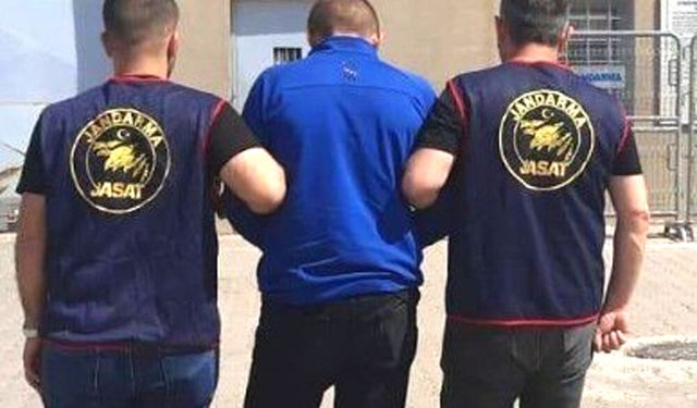 UYUŞTURUCU TACİRİ SUÇÜSTÜ YAKALANDI