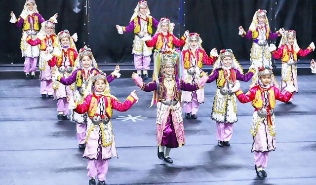 HALK OYUNLARI NEFESLERİ KESTİ