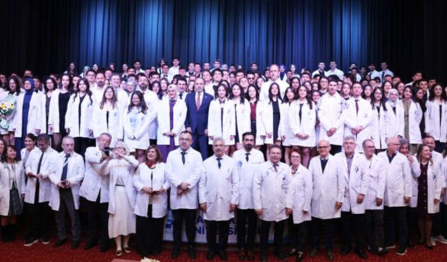 GELECEĞİN DOKTORLARI ÖNLÜKLERİNİ GİYDİ