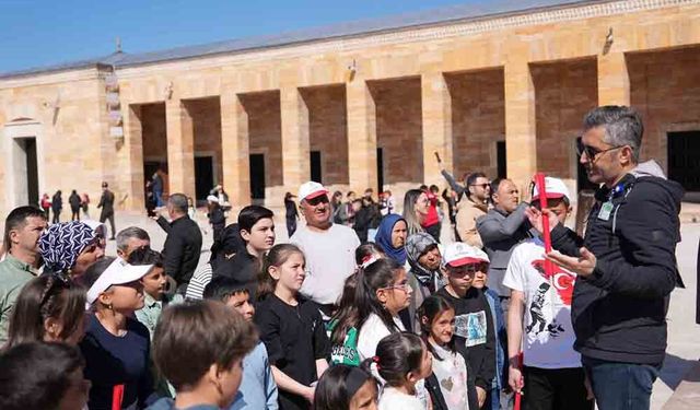 BÜYÜKŞEHİR İLÇELERDE YAŞAYAN ÇOCUKLARI ANITKABİR’E GÖTÜRDÜ